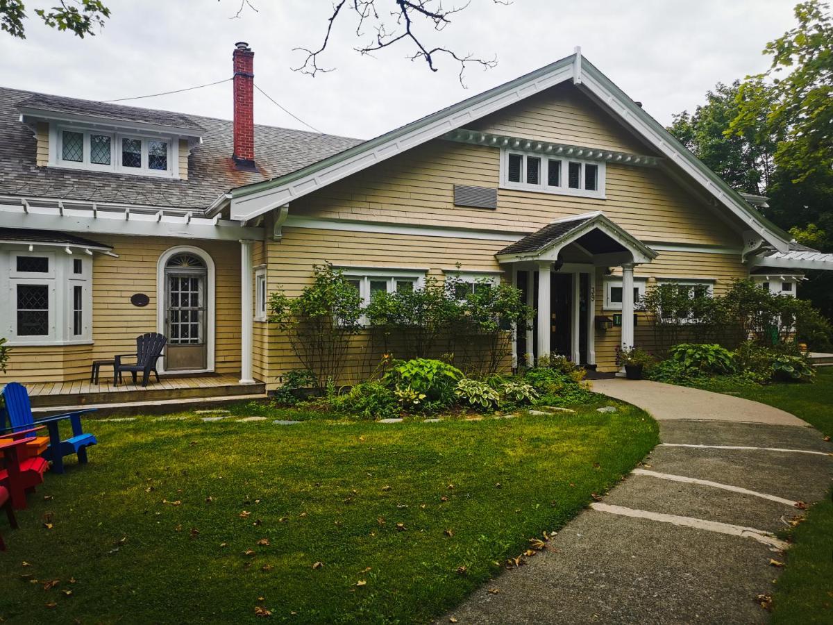 セントジョンズ Leaside Manor Bed & Breakfast エクステリア 写真